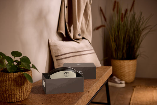Cadeauset Ellipse geurkaars Fireside van WoodWick, sfeerfoto