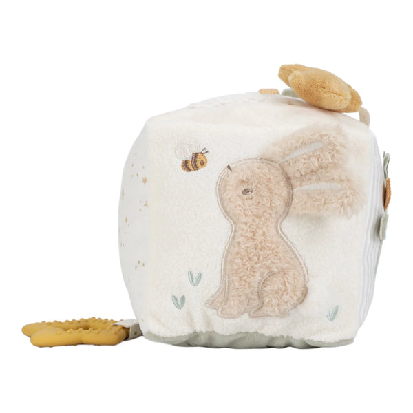 Newborn Naturals activity cube in beige by Little Dutch