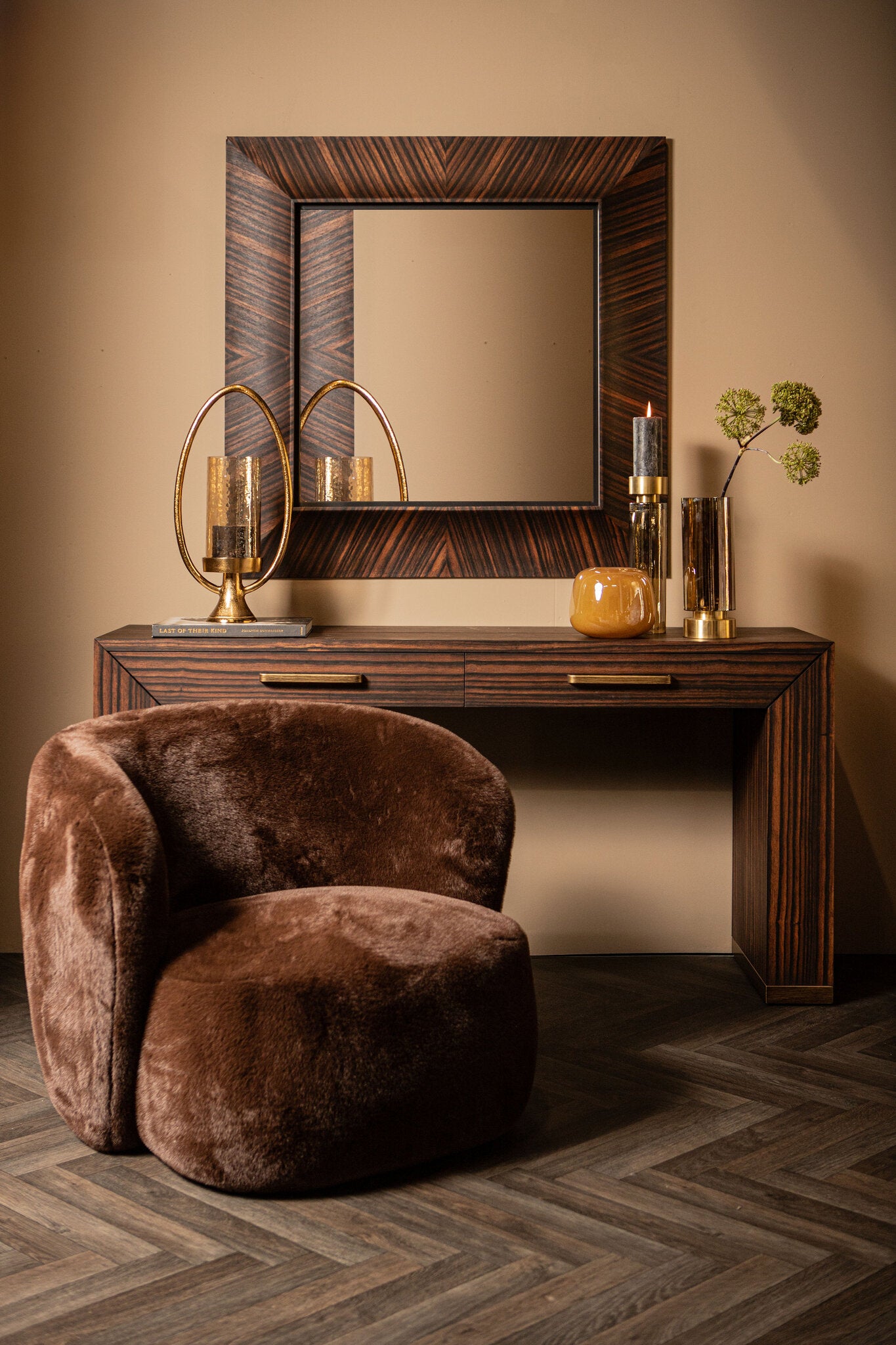 Aphrodite Dark Brown fauteuil fur