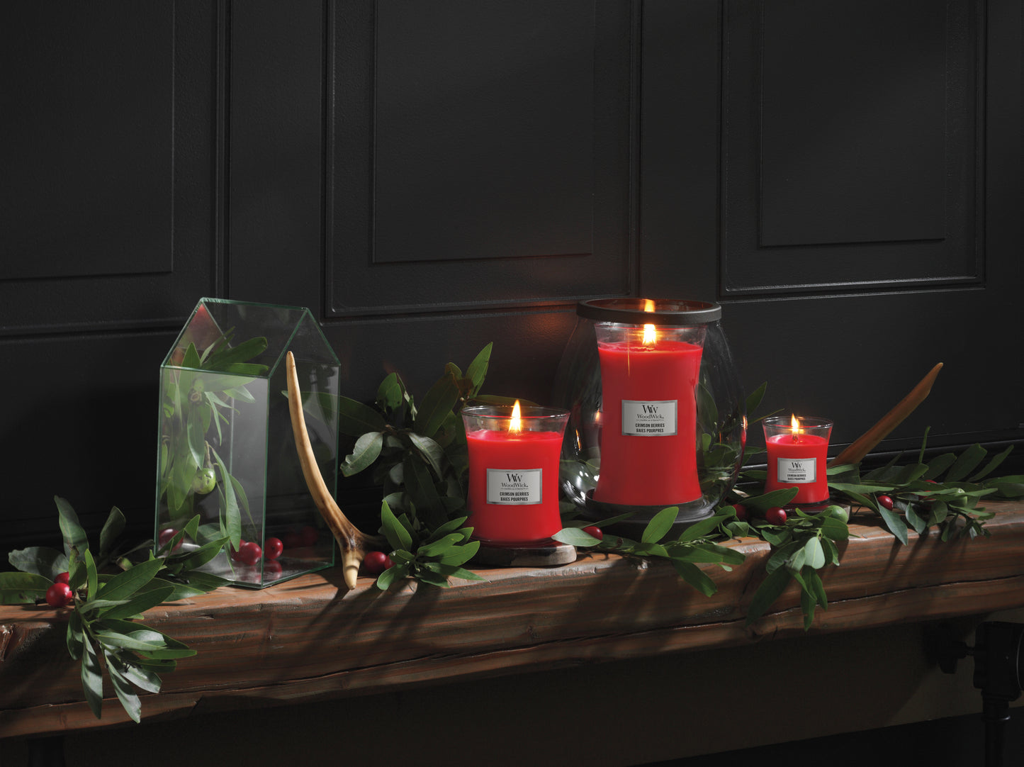 WoodWick Crimson Berries brandend in woonkamer Huisje 44 Gouda