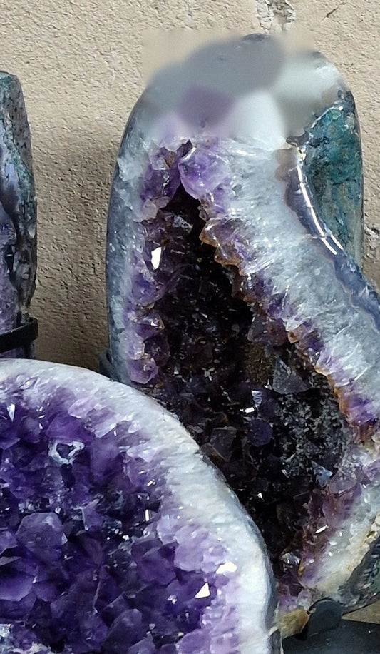 Amethist geode op standaard