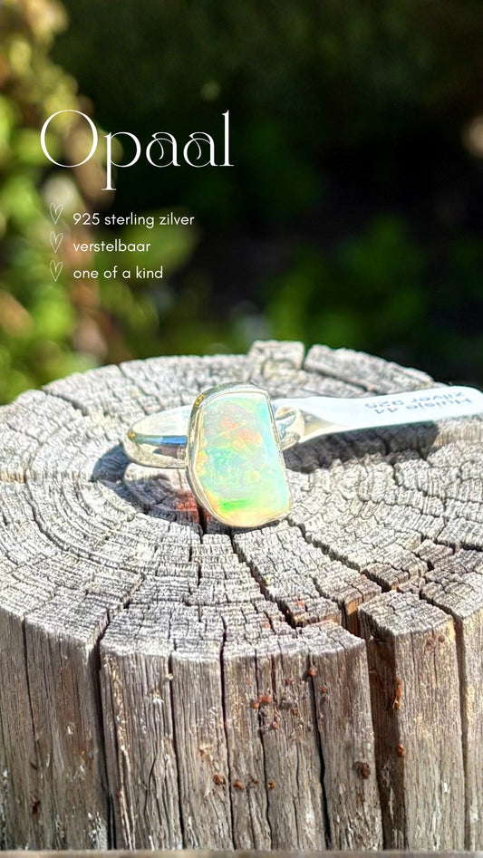 Ring met opaal van 925 sterling zilver bij Huisje 44