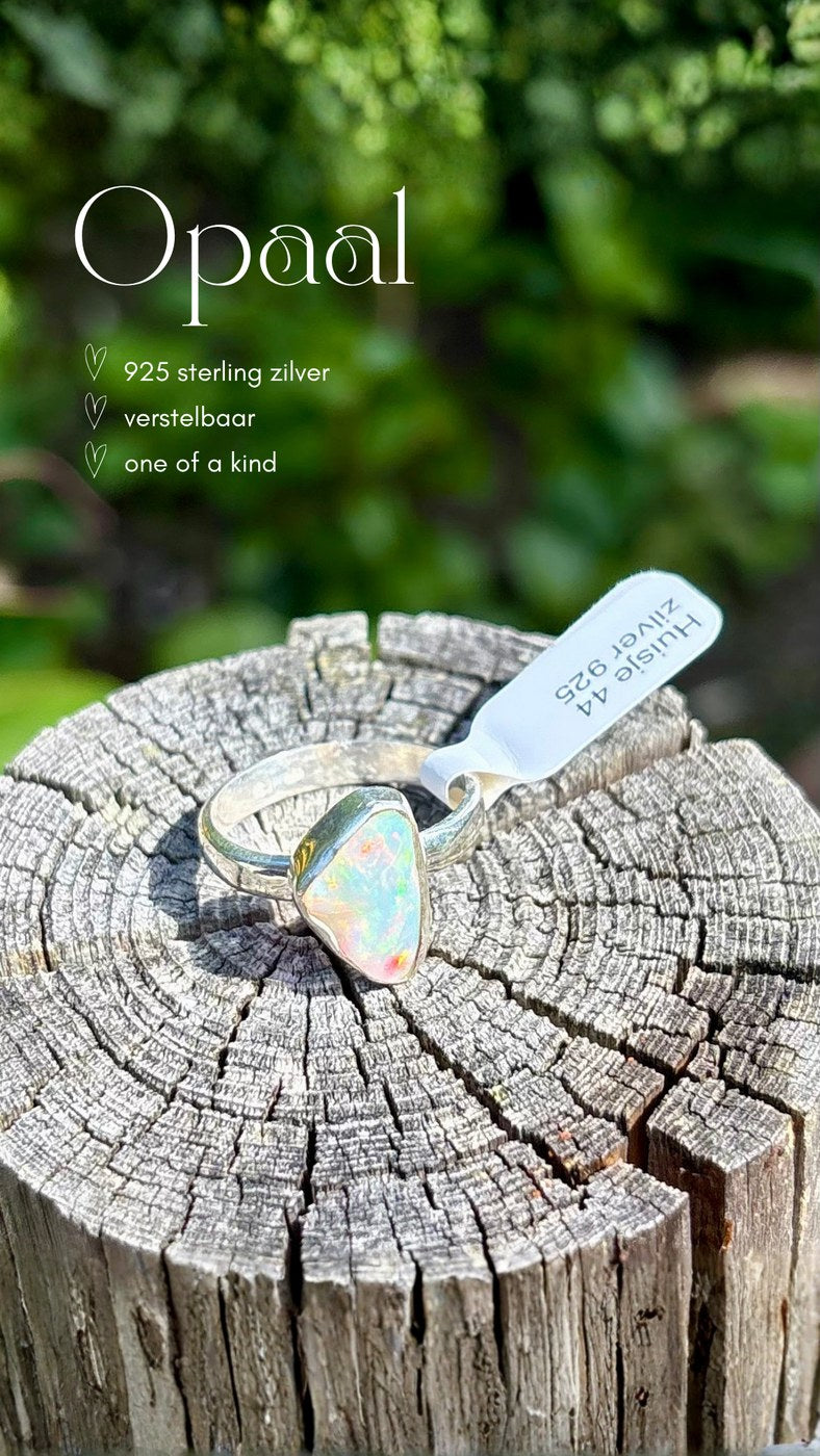 Ring met opaal van 925 sterling zilver bij Huisje 44