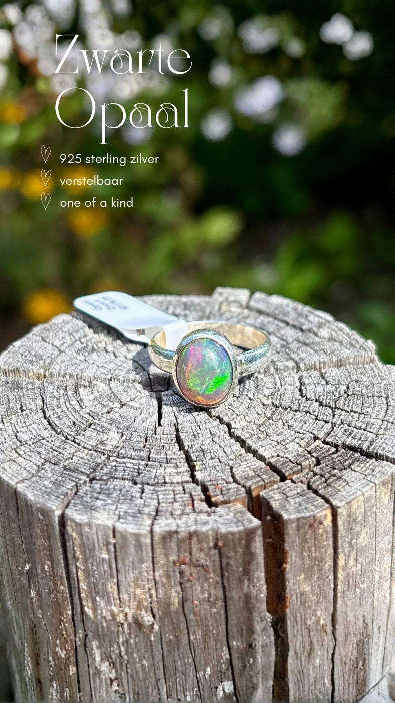 Ring met zwarte opaal van 925 sterling zilver bij Huisje 44