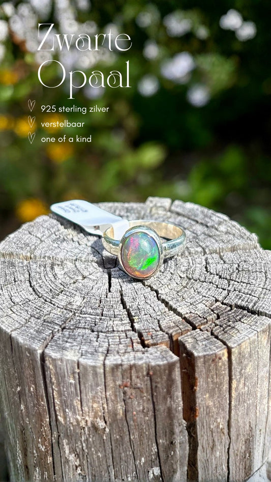 Ring met zwarte opaal van 925 sterling zilver bij Huisje 44